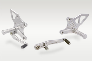 CB1000F 26-
BACK STEP KIT SILVER
